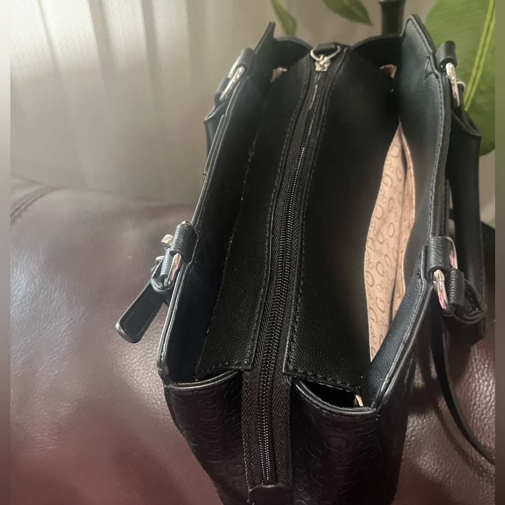 BLACK GUESS BAG 🖤 - Picture 8 of 12